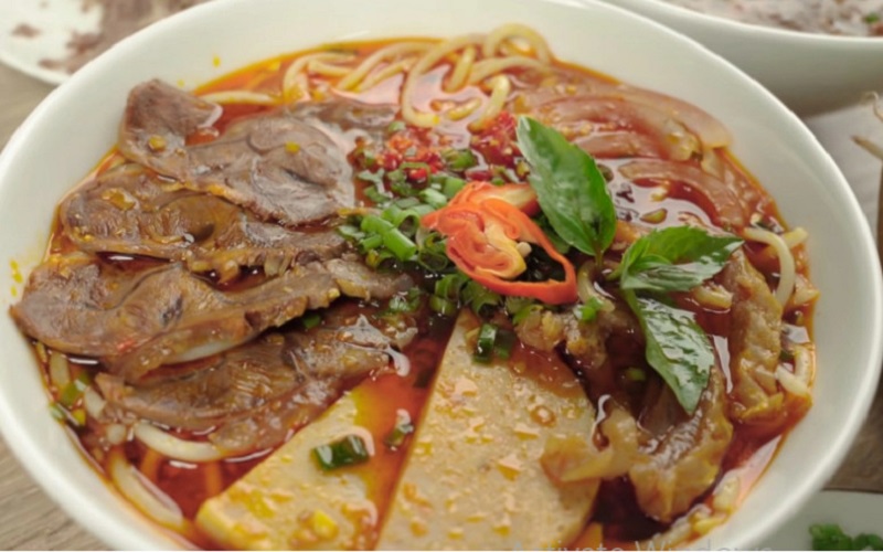 Một tô bún bò bao nhiêu calo