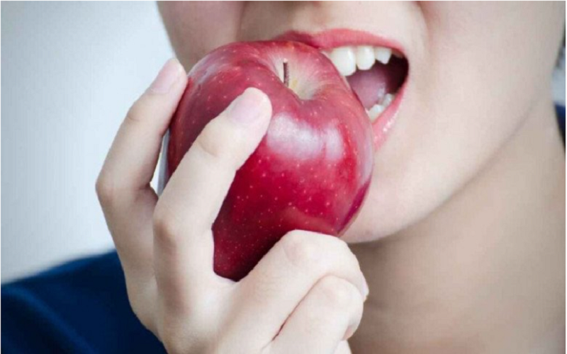 Một quả táo chứa bao nhiêu calo? Ăn táo có giảm được cân?