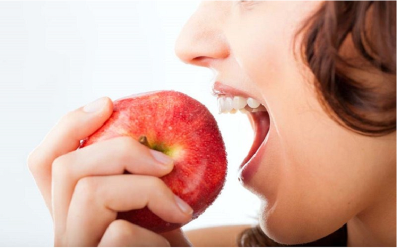 Một quả táo chứa bao nhiêu calo? Ăn táo có giảm được cân?