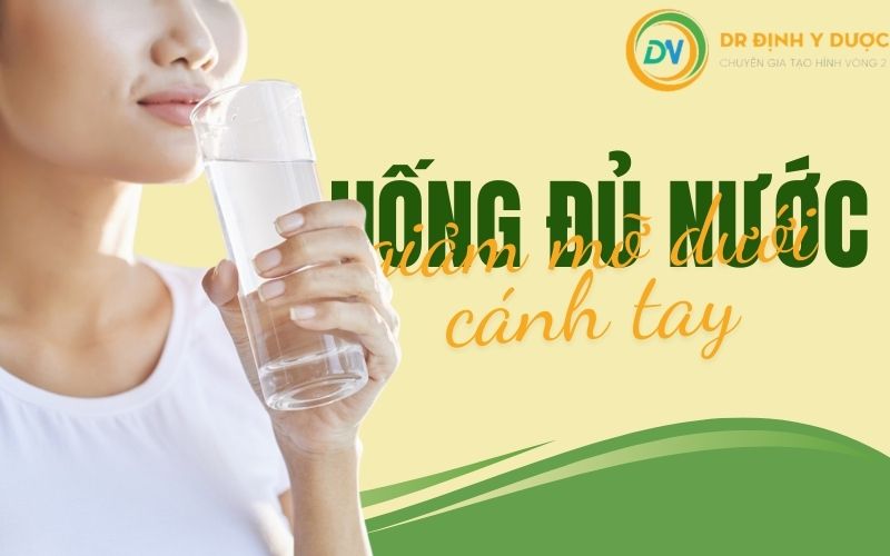 uống đủ nước giúp giảm mỡ dưới cánh tay